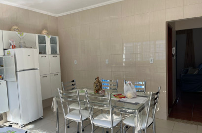 Linda casa a Venda em São Lourenço - MG.