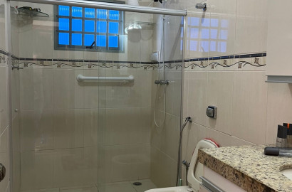 Linda casa a Venda em São Lourenço - MG.