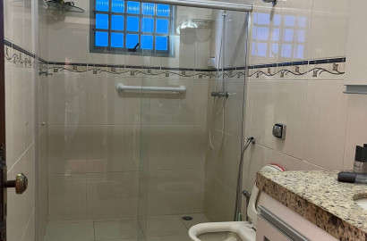 Linda casa a Venda em São Lourenço - MG.