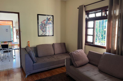 Casa para venda em São Lourenço - MG.