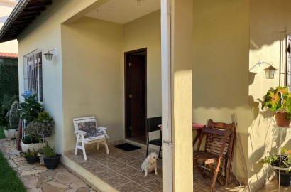 Casa para venda em São Lourenço - MG.