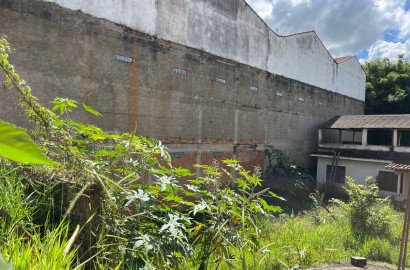 Lote comercial com ótima localização para venda em São Lourenço - MG.