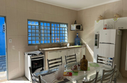 Linda casa a Venda em São Lourenço - MG.