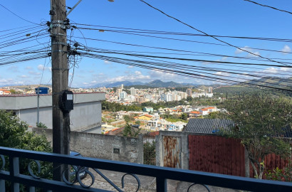 Linda casa a Venda em São Lourenço - MG.