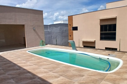 Linda casa para venda em São Lourenço - MG.