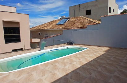 Linda casa para venda em São Lourenço - MG.
