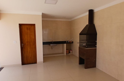 Linda casa para venda em São Lourenço - MG.