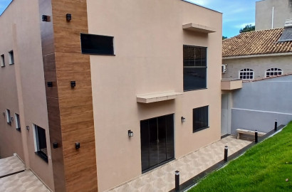 Linda casa para venda em São Lourenço - MG.