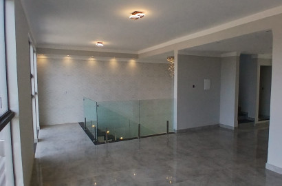 Linda casa para venda em São Lourenço - MG.