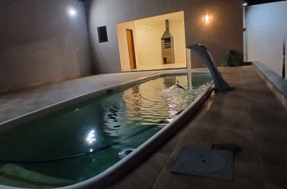 Linda casa para venda em São Lourenço - MG.