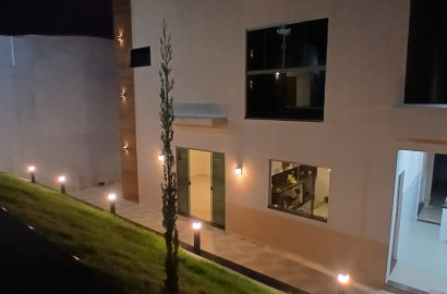 Linda casa para venda em São Lourenço - MG.