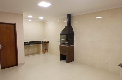 Linda casa para venda em São Lourenço - MG.