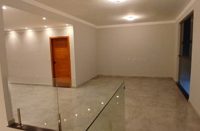 Linda casa para venda em São Lourenço - MG.