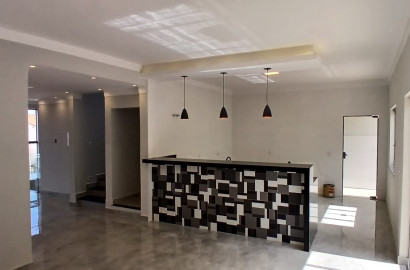 Linda casa para venda em São Lourenço - MG.