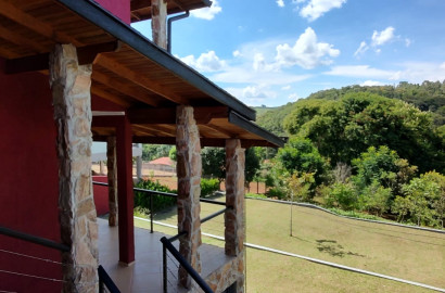Casa de alto padrão para venda em São Lourenço - MG.