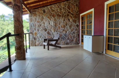 Casa de alto padrão para venda em São Lourenço - MG.