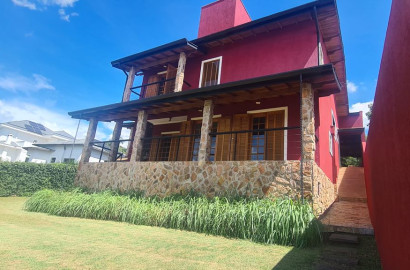 Casa de alto padrão para venda em São Lourenço - MG.