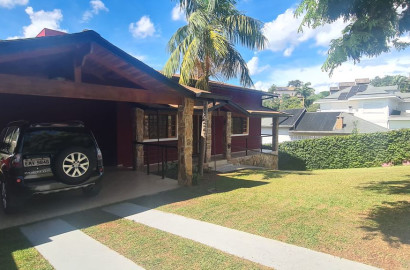Casa de alto padrão para venda em São Lourenço - MG.