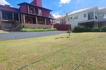 Casa de alto padrão para venda em São Lourenço - MG.