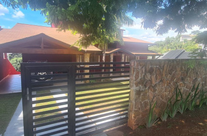Casa de alto padrão para venda em São Lourenço - MG.