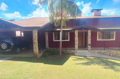 Casa de alto padrão para venda em São Lourenço - MG.