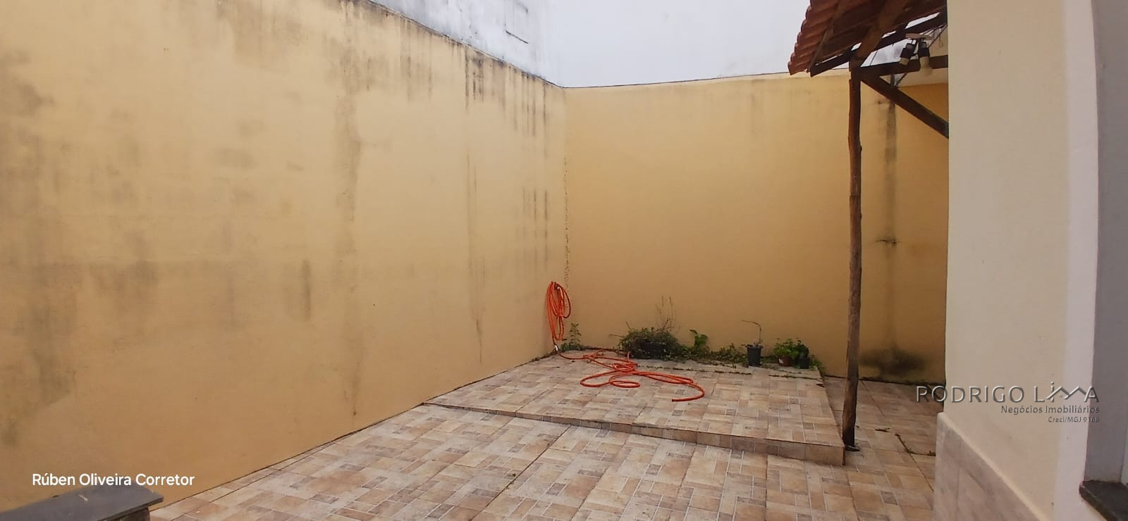 Casa para venda em São Lourenço - MG.