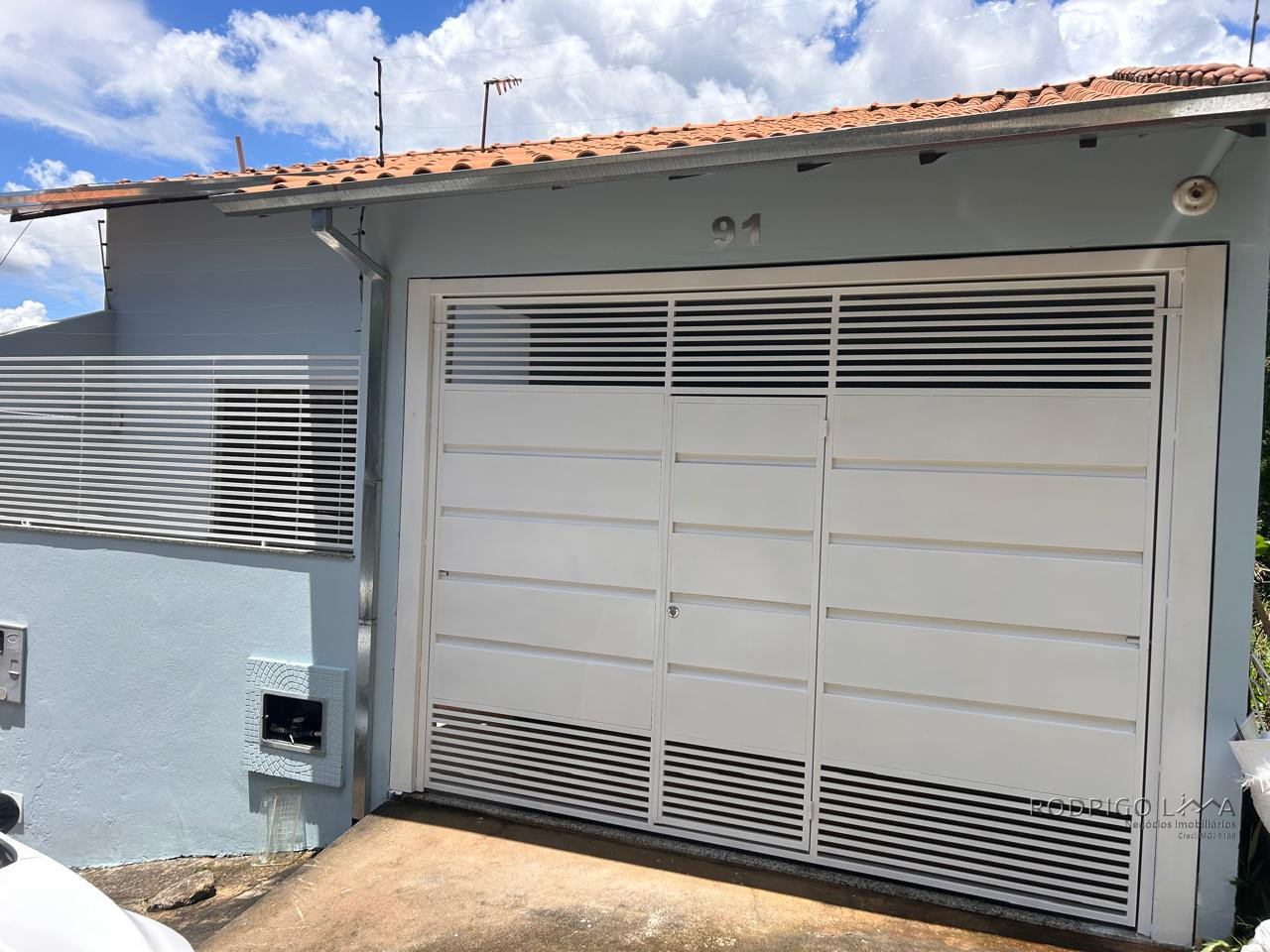 Linda casa para venda em São Lourenço - MG.