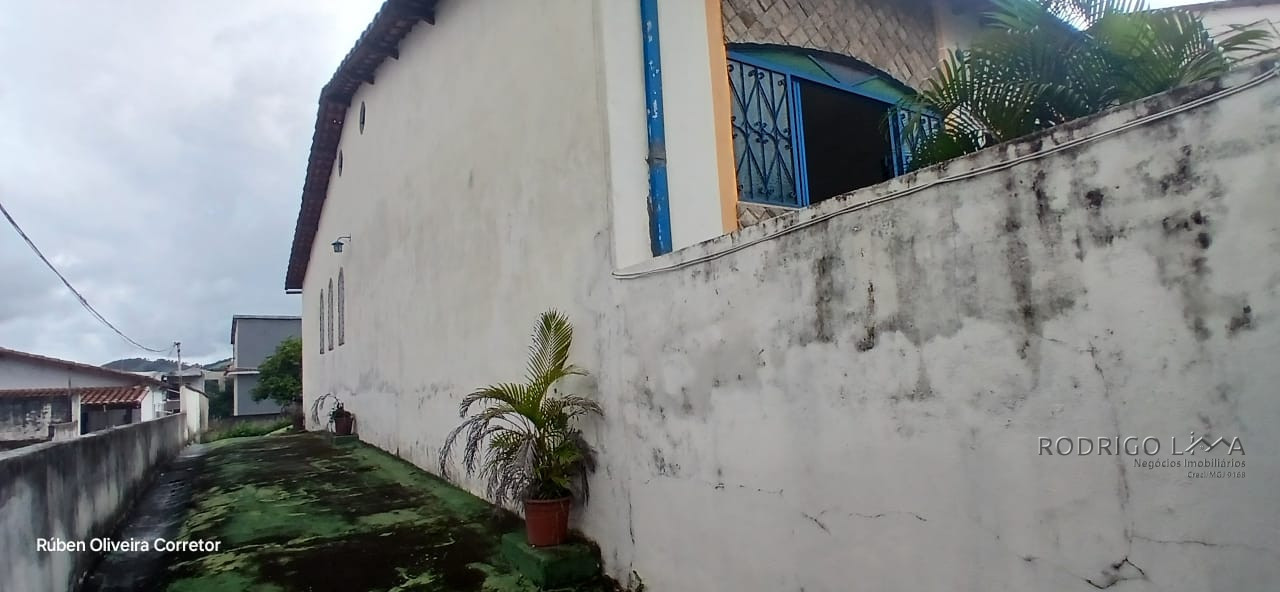 Linda casa para venda em São Lourenço - MG.