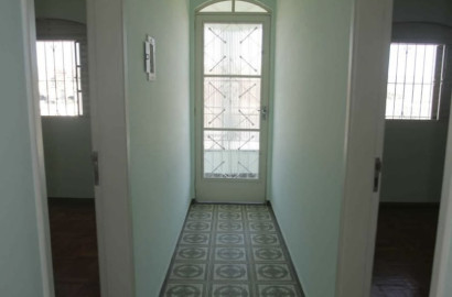 Linda casa para venda em São Lourenço - MG.