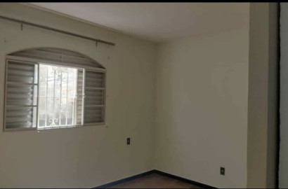 Linda casa para venda em São Lourenço - MG.