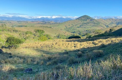Linda área rural para venda em Dom Viçoso MG.