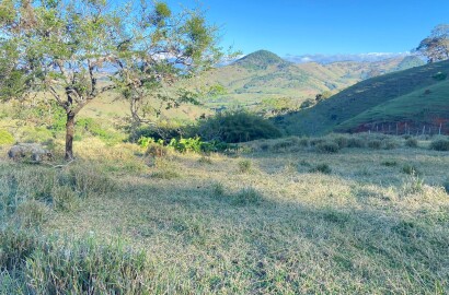Linda área rural para venda em Dom Viçoso MG.