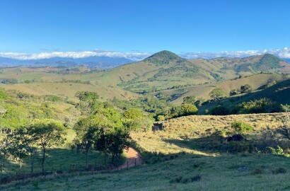 Linda área rural para venda em Dom Viçoso MG.