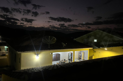 Linda casa para venda em bairro nobre de São Lourenço-MG.