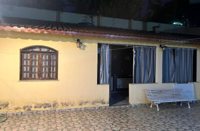 Linda casa para venda em bairro nobre de São Lourenço-MG.