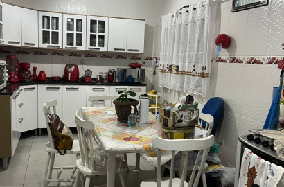 Linda casa para venda em bairro nobre de São Lourenço-MG.