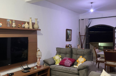 Linda casa para venda em bairro nobre de São Lourenço-MG.