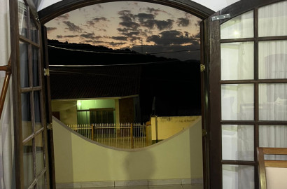 Linda casa para venda em bairro nobre de São Lourenço-MG.
