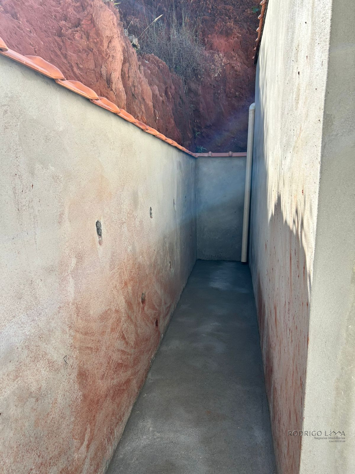 Casa em fase de acabamento para venda em São Lourenço - MG.