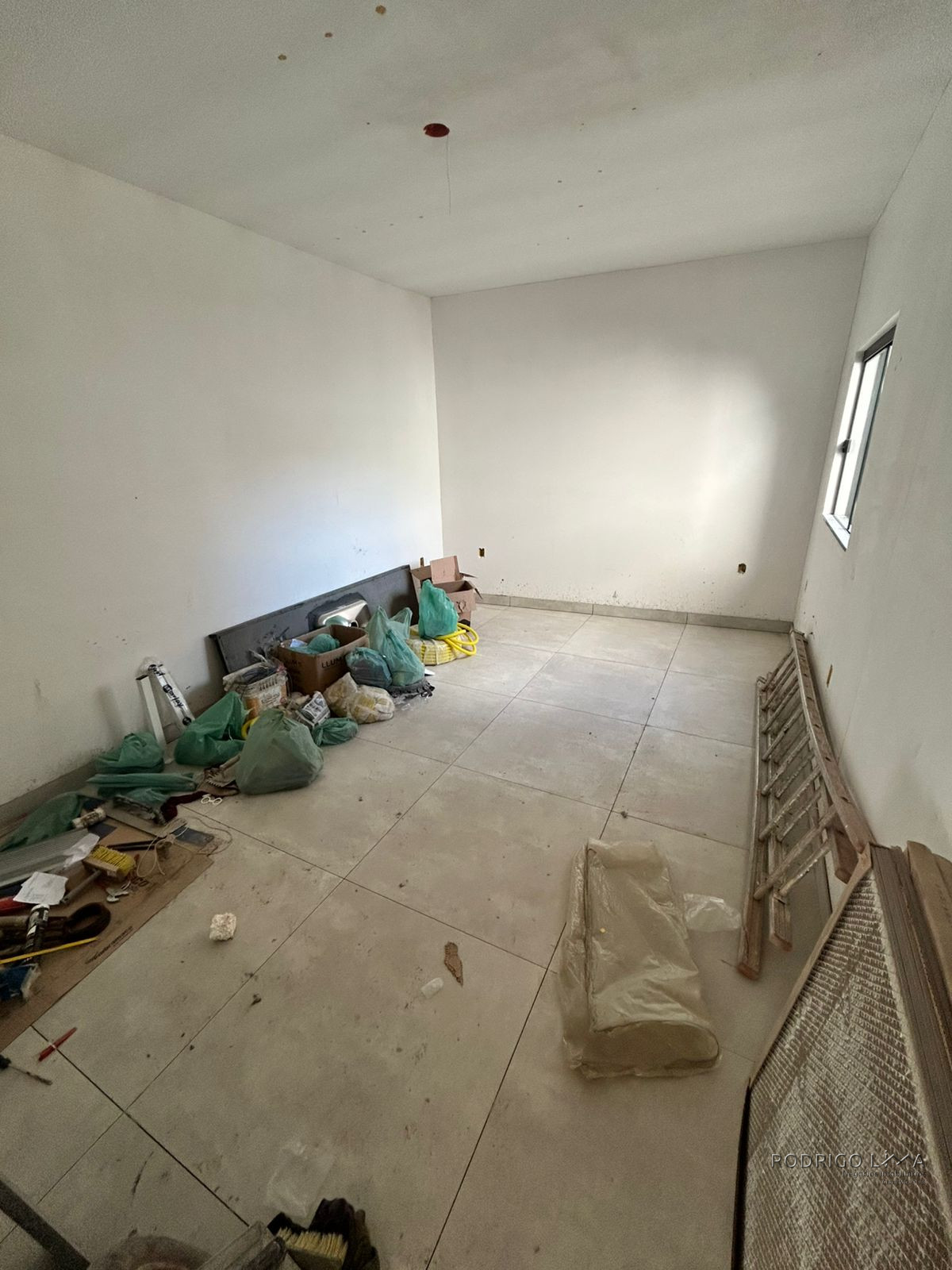 Casa em fase de acabamento para venda em São Lourenço - MG.