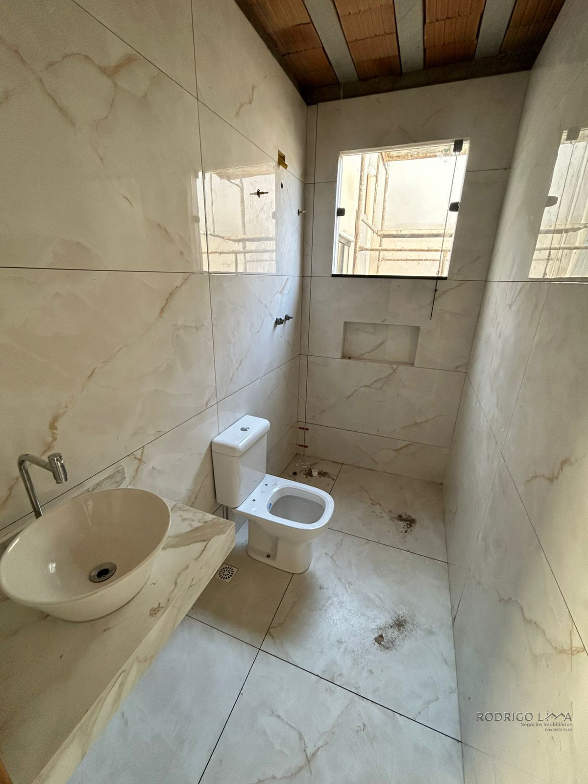 Casa em fase de acabamento para venda em São Lourenço - MG.