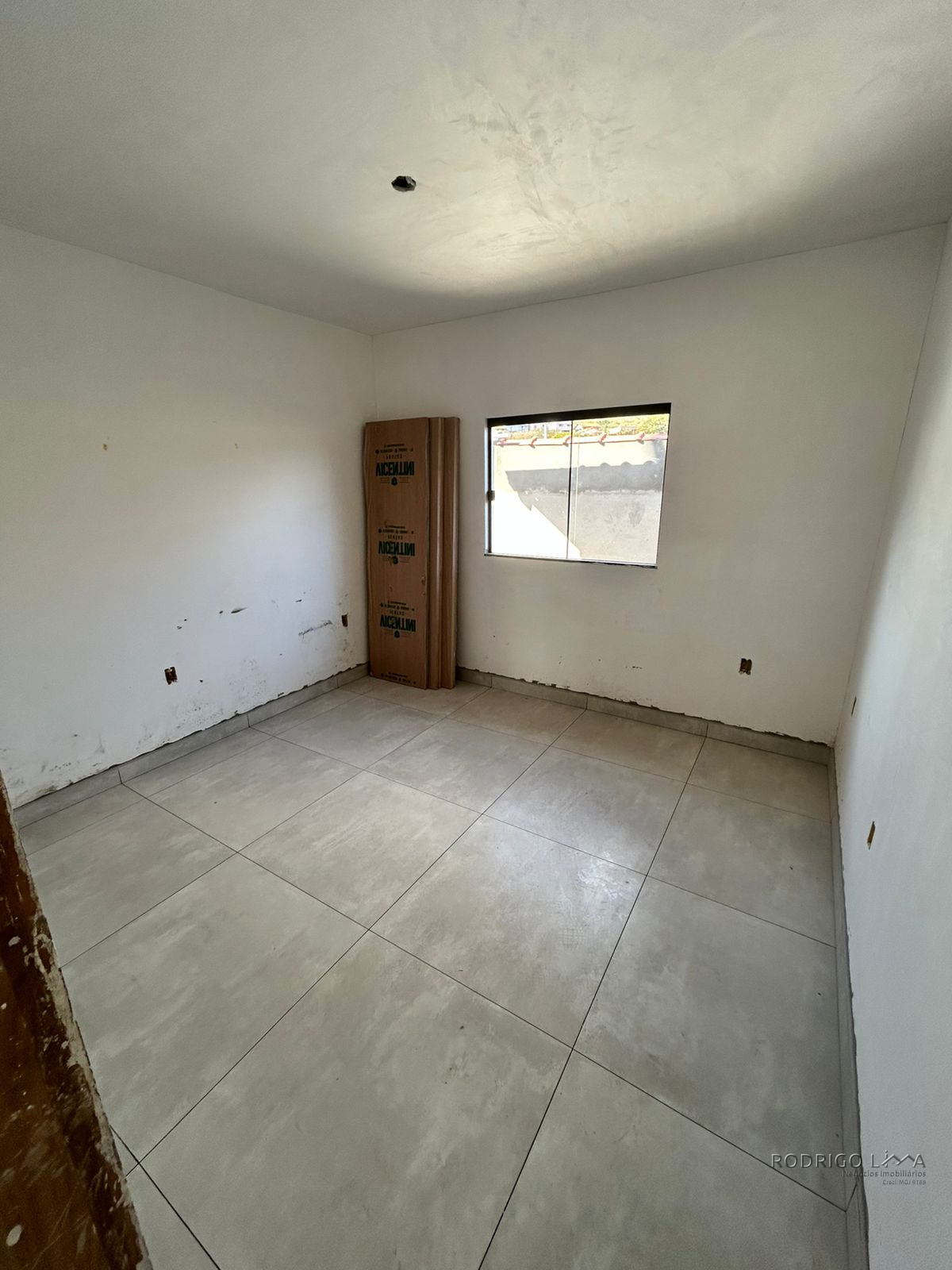 Casa em fase de acabamento para venda em São Lourenço - MG.