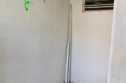 Duas casas pelo preço de uma para venda em São Lourenço - MG.