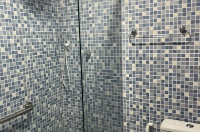 Duas casas pelo preço de uma para venda em São Lourenço - MG.