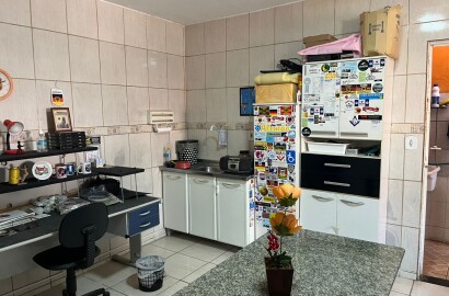 Duas casas pelo preço de uma para venda em São Lourenço - MG.