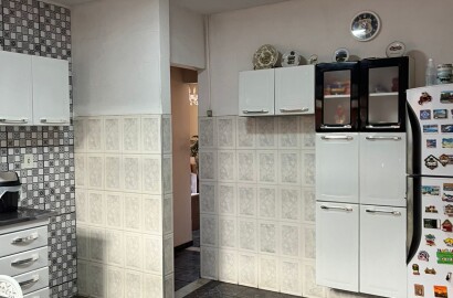Duas casas pelo preço de uma para venda em São Lourenço - MG.