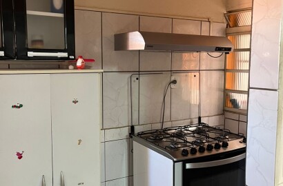 Duas casas pelo preço de uma para venda em São Lourenço - MG.