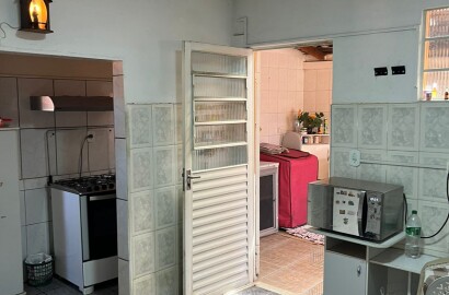 Duas casas pelo preço de uma para venda em São Lourenço - MG.