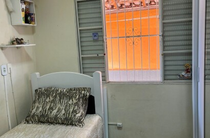 Duas casas pelo preço de uma para venda em São Lourenço - MG.