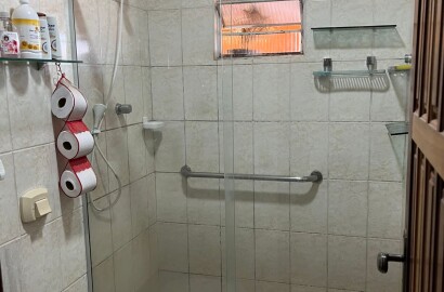 Duas casas pelo preço de uma para venda em São Lourenço - MG.